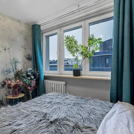 Central 2-Bedroom Apartment - Balcony, City View, Top Location - By Rentujemy Warszawa Zewnętrze zdjęcie
